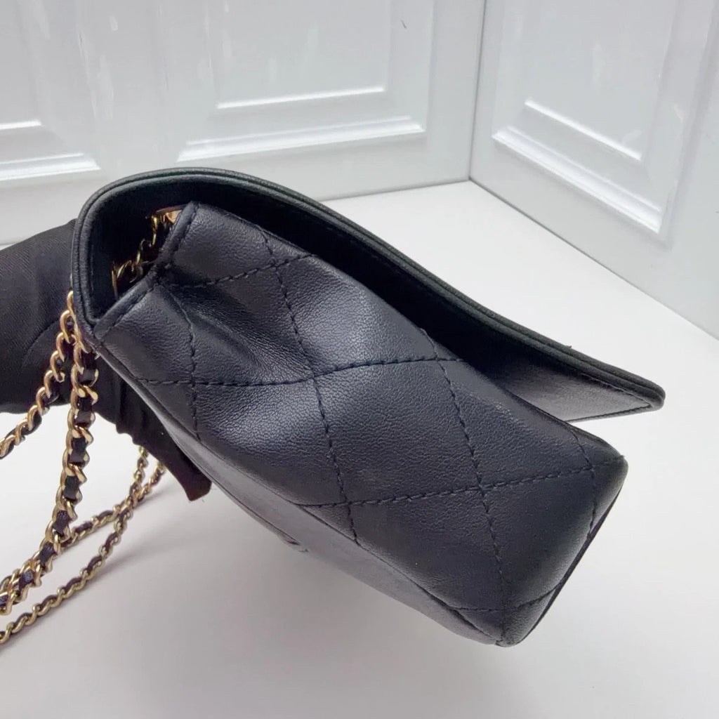 Authentic Chanel Classic Flap Black Quilted Flap Chain Shoulder Crossbody GHW