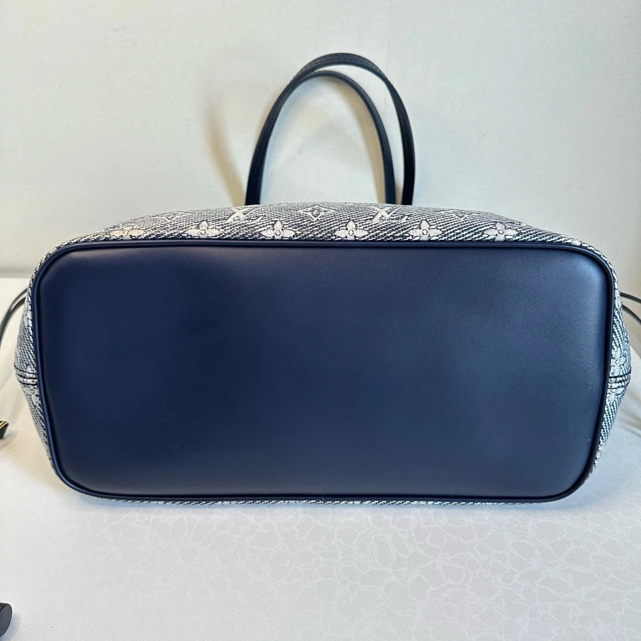 Louis Vuitton Neverfull Medium Holographic Tote Bag For Women