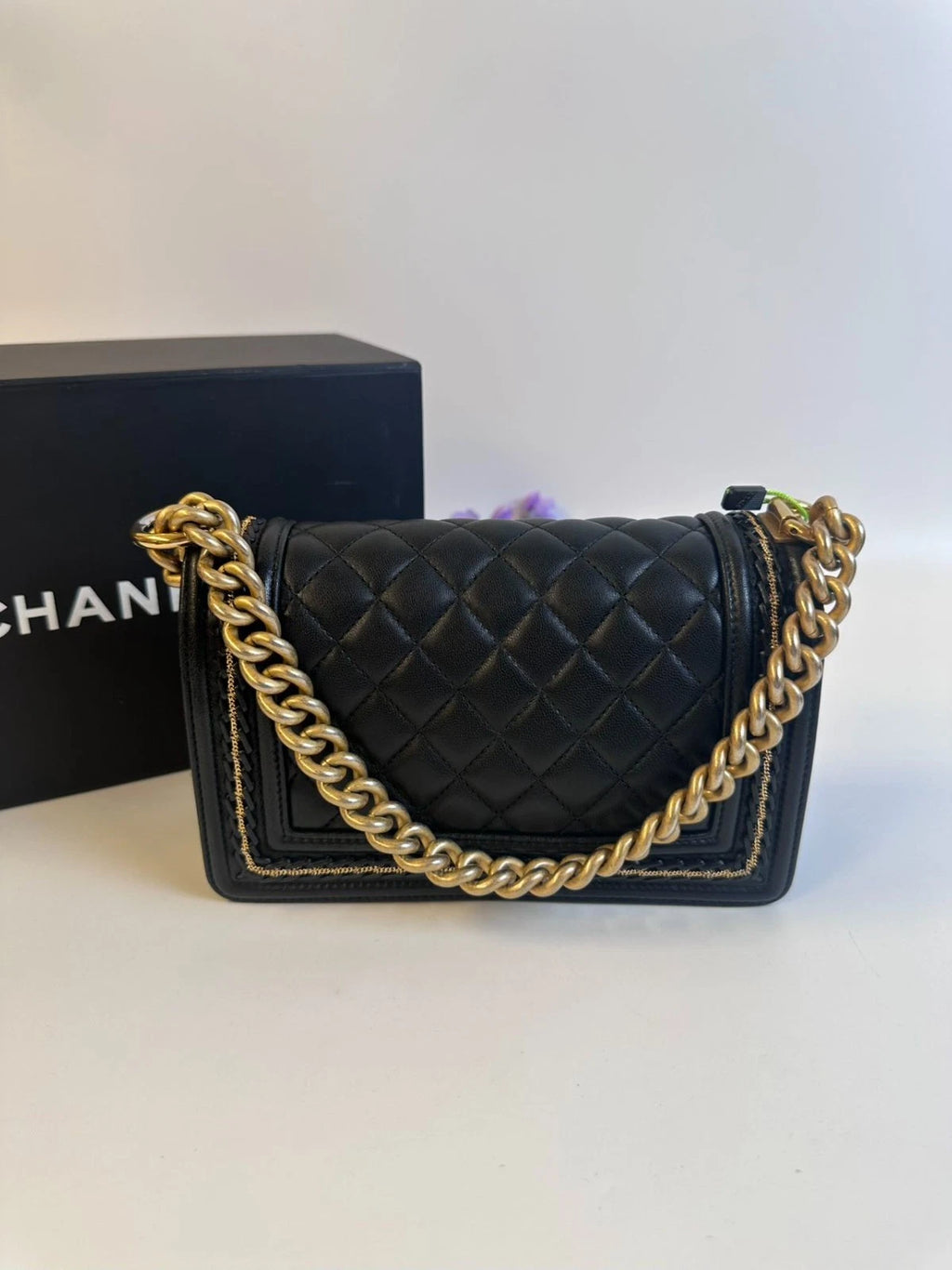 SJ0001 Chanel Boy Chanel Handbag (Le Boy) in Black Lambskin