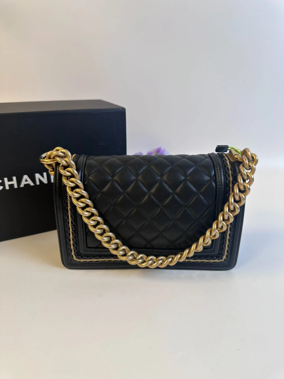 SJ0001 Chanel Boy Chanel Handbag (Le Boy) in Black Lambskin