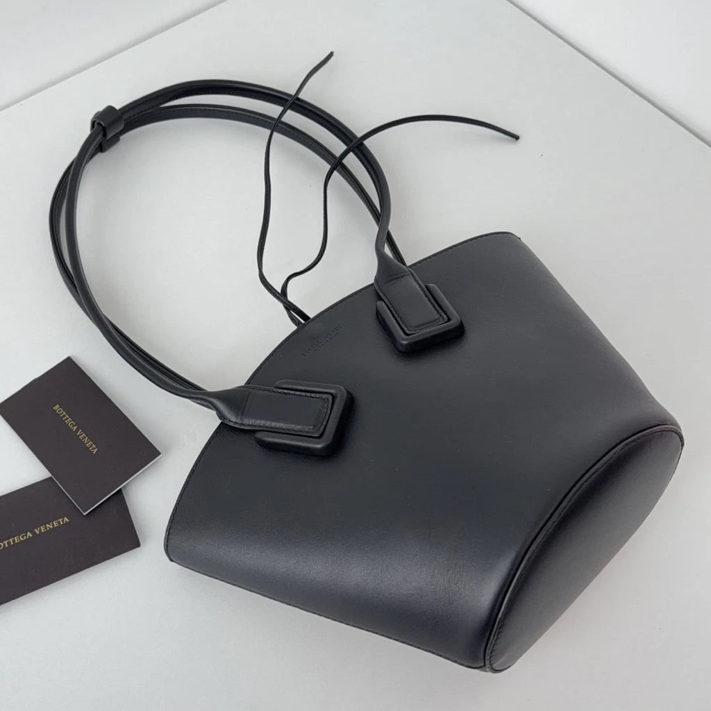 Excellent Bottega Veneta Basket Tote Calfskin Black Handbag Shoulder Bag