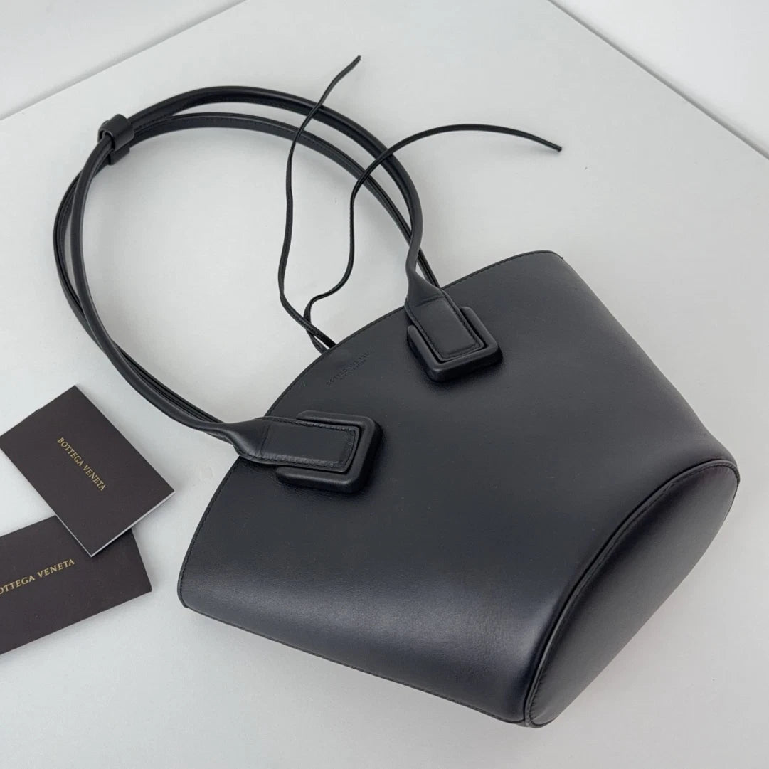 Excellent Bottega Veneta Basket Tote Calfskin Black Handbag Shoulder Bag