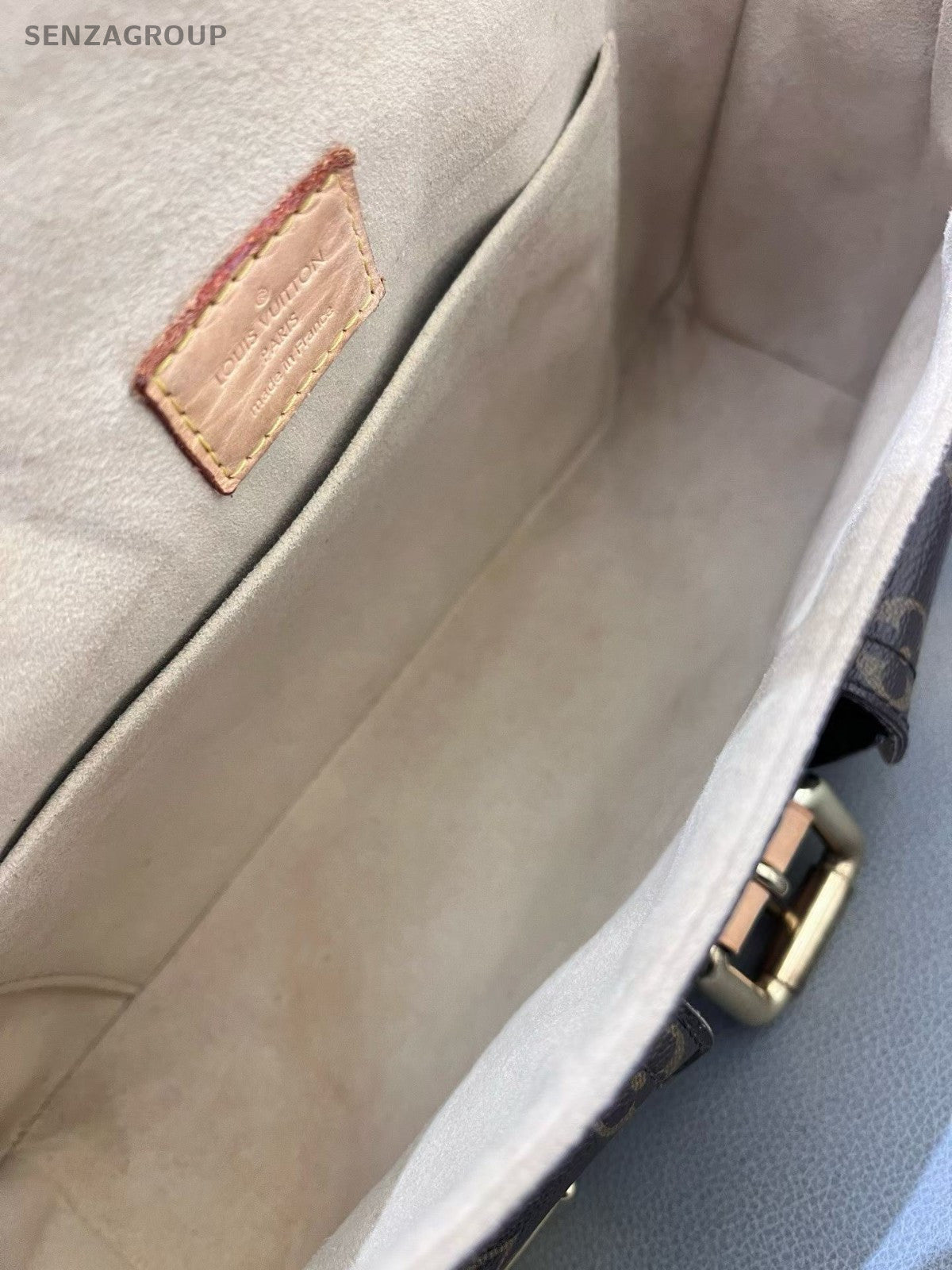 Louis Vuitton Vintage Manhattan Monogram Shoulder bag Brown Women Classic