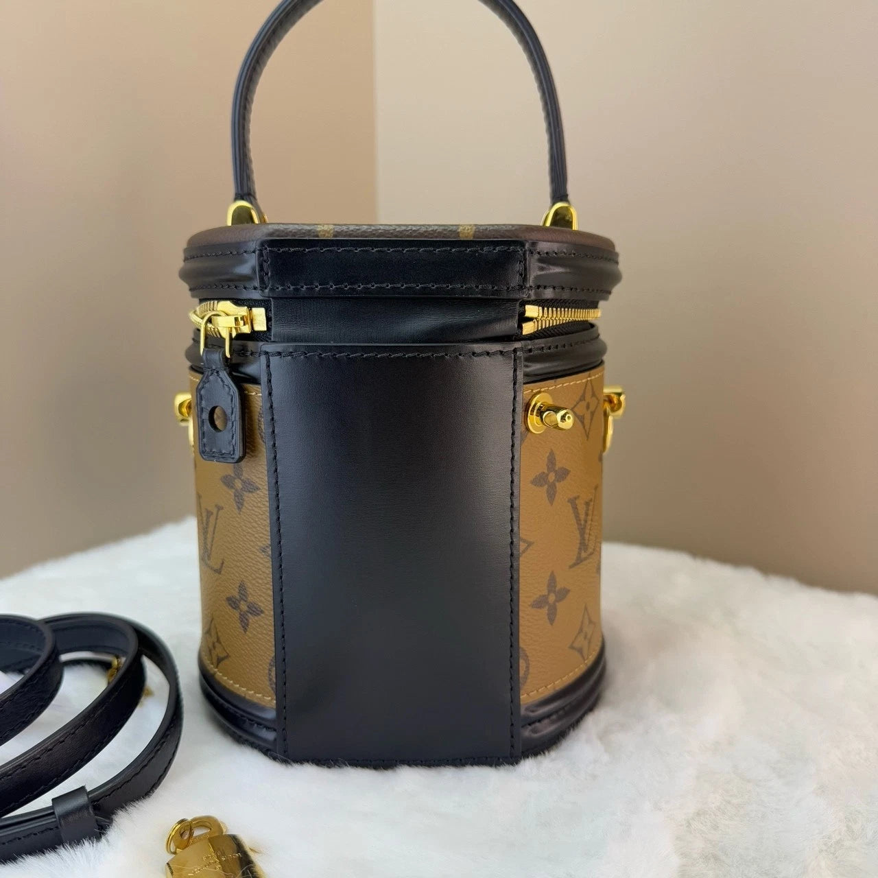 Louis Vuitton Canvas Monogram Bucket Bag For Women