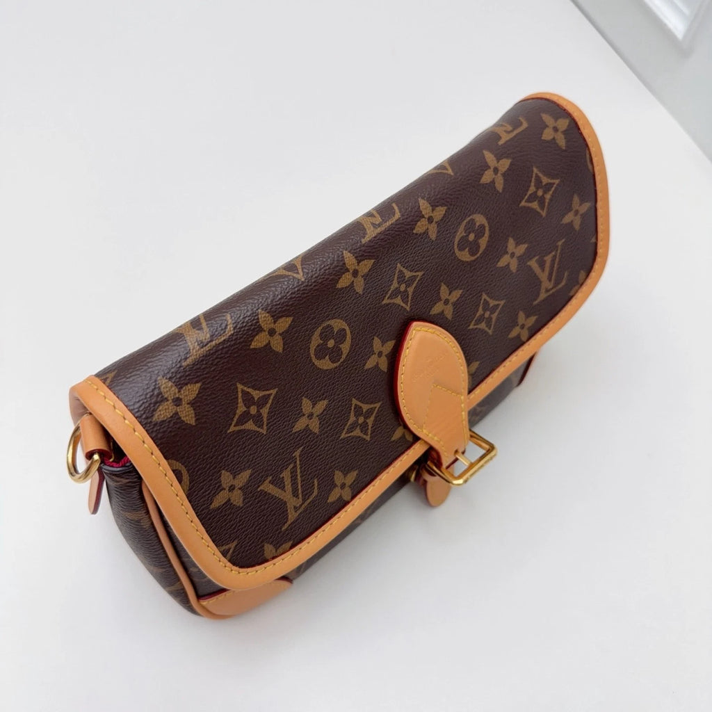 Louis Vuitton Diane Monogram Canvas Red Shoulder Bag Crossbody Excellent
