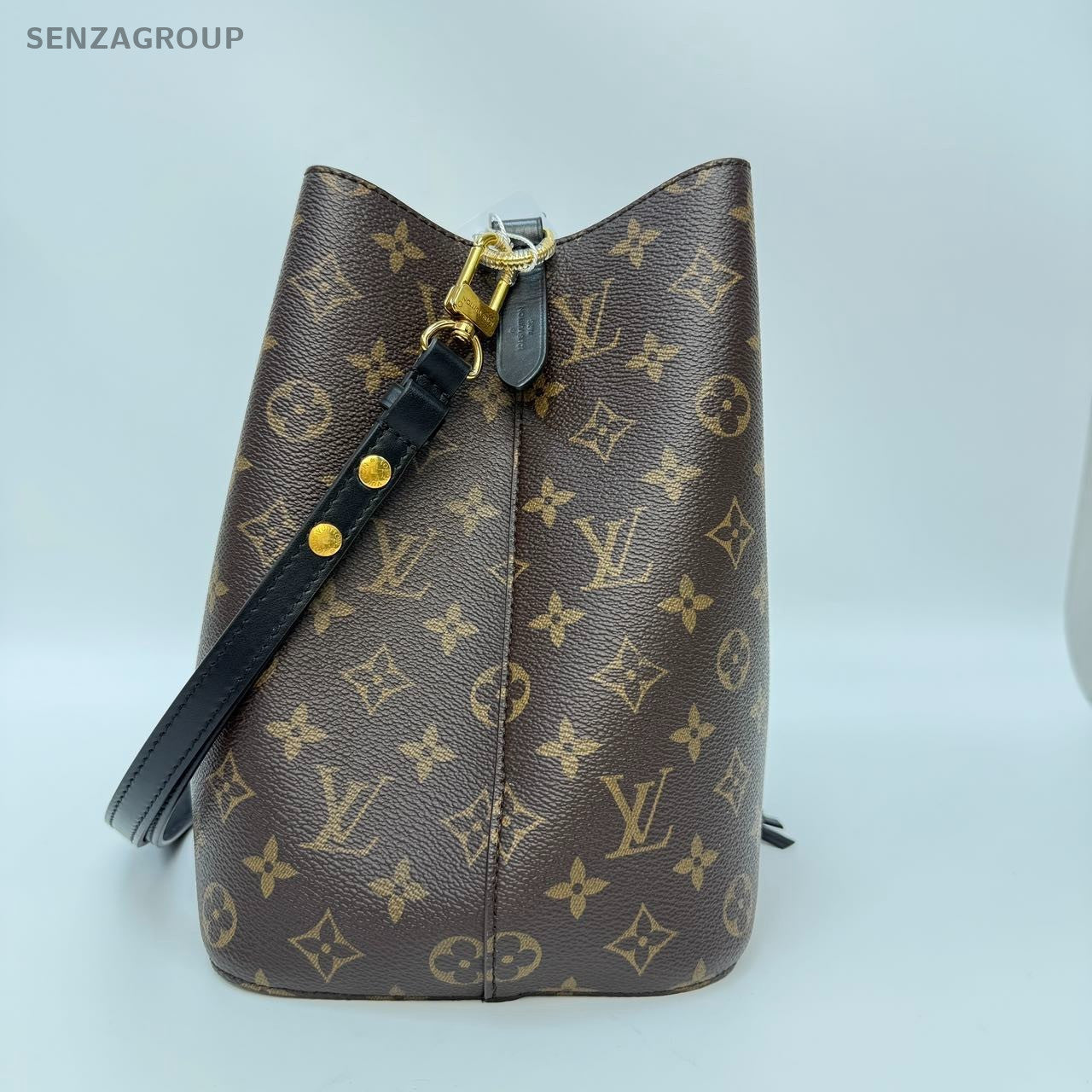 SJ0001 LV noe bucket black strap and interior