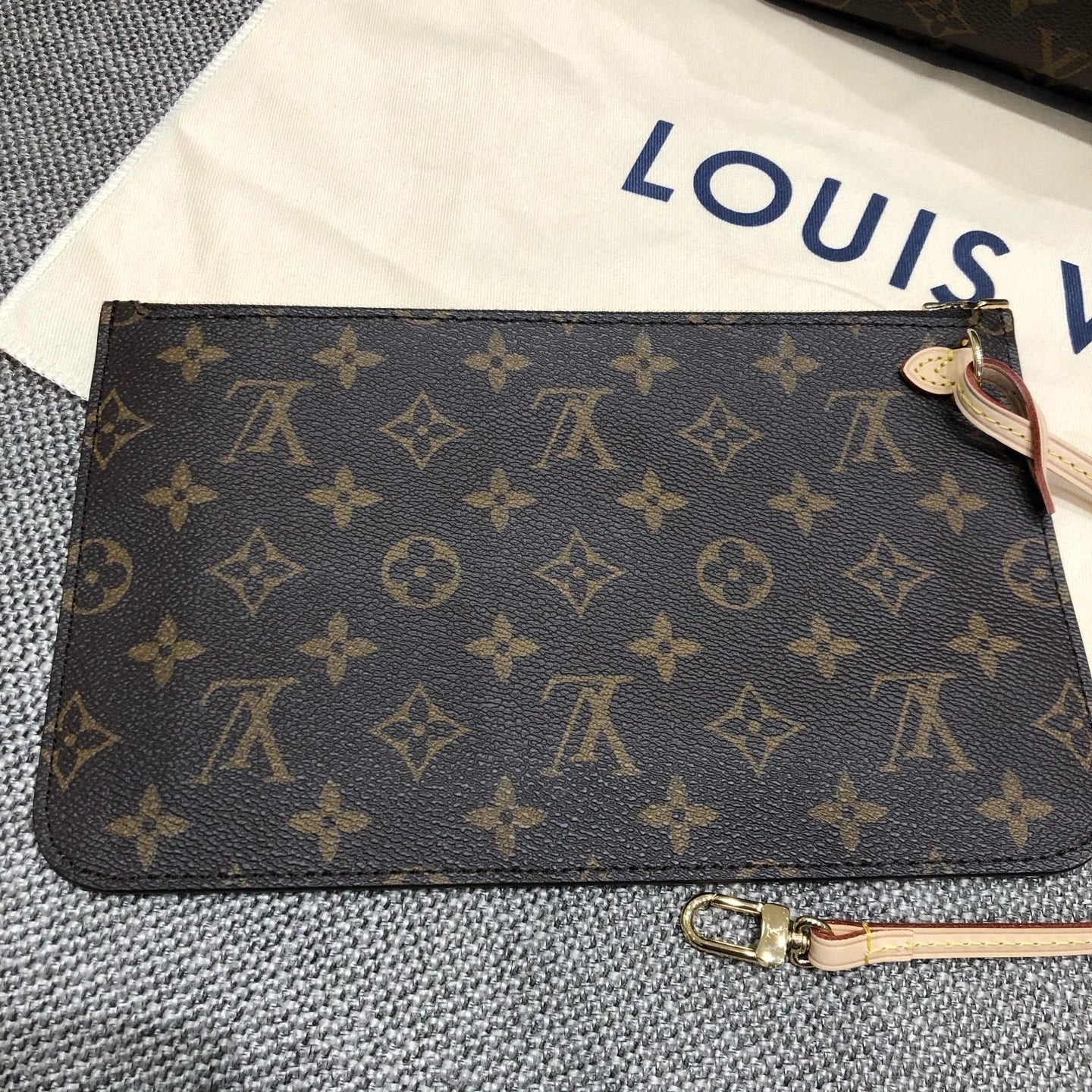 Louis Vuitton Neverfull Medium Canvas Tote Bag For Women