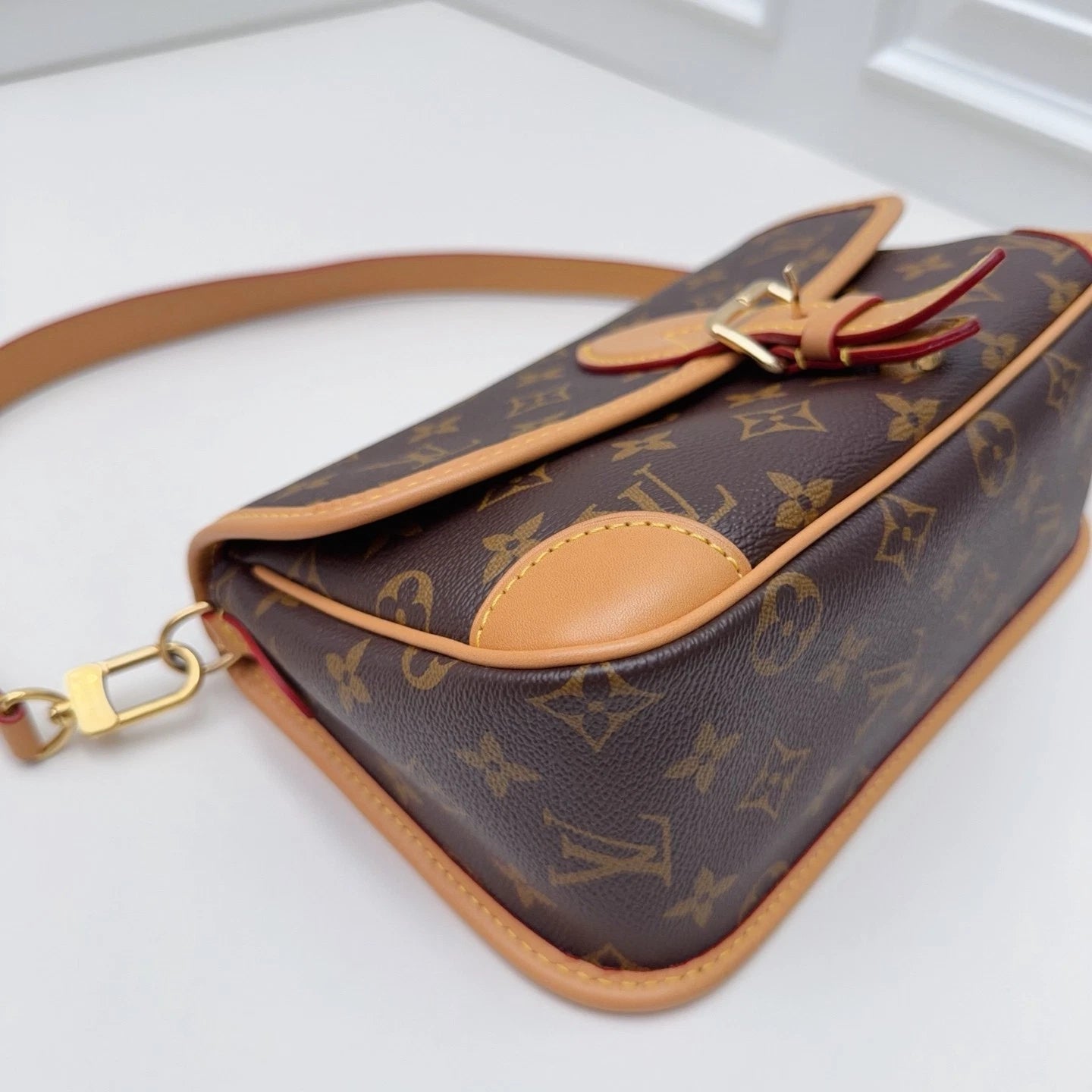 Louis Vuitton Diane Monogram Brown Gold Shoulder Bag Crossbody Excellent