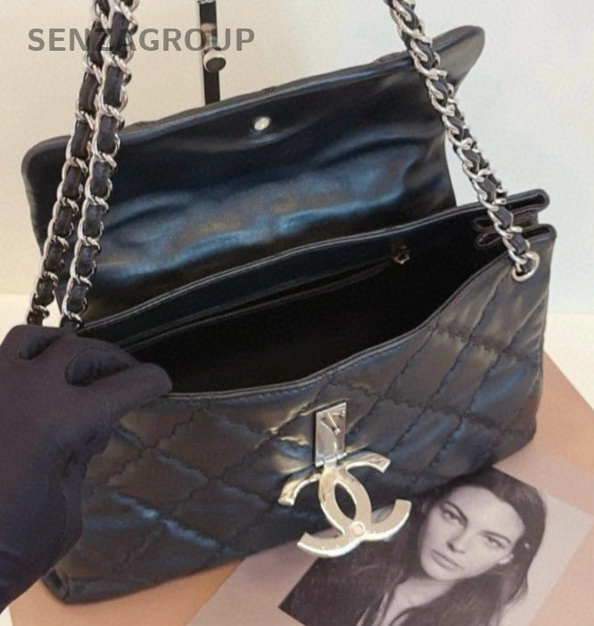CHANEL CC chain Logo Diamond pattern Shoulder Handbag Black Silver