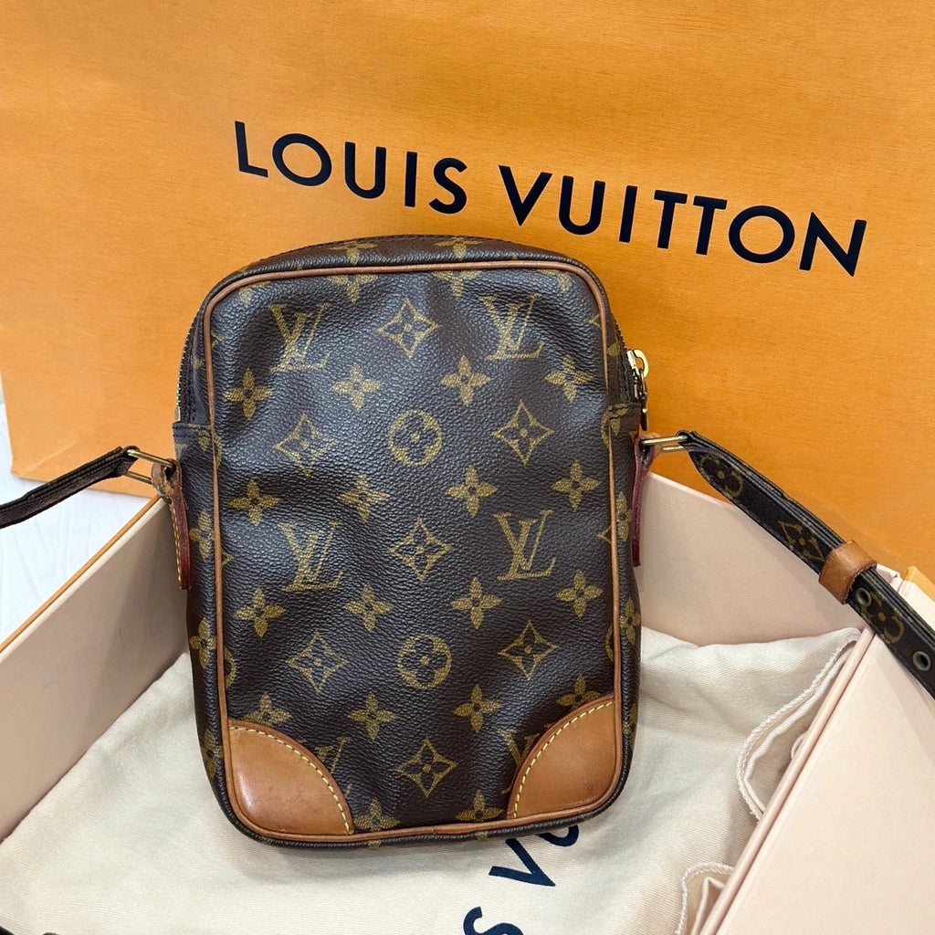 Louis Vuitton Canvas Vintage Vertical Camera Crossbody Bag For Women