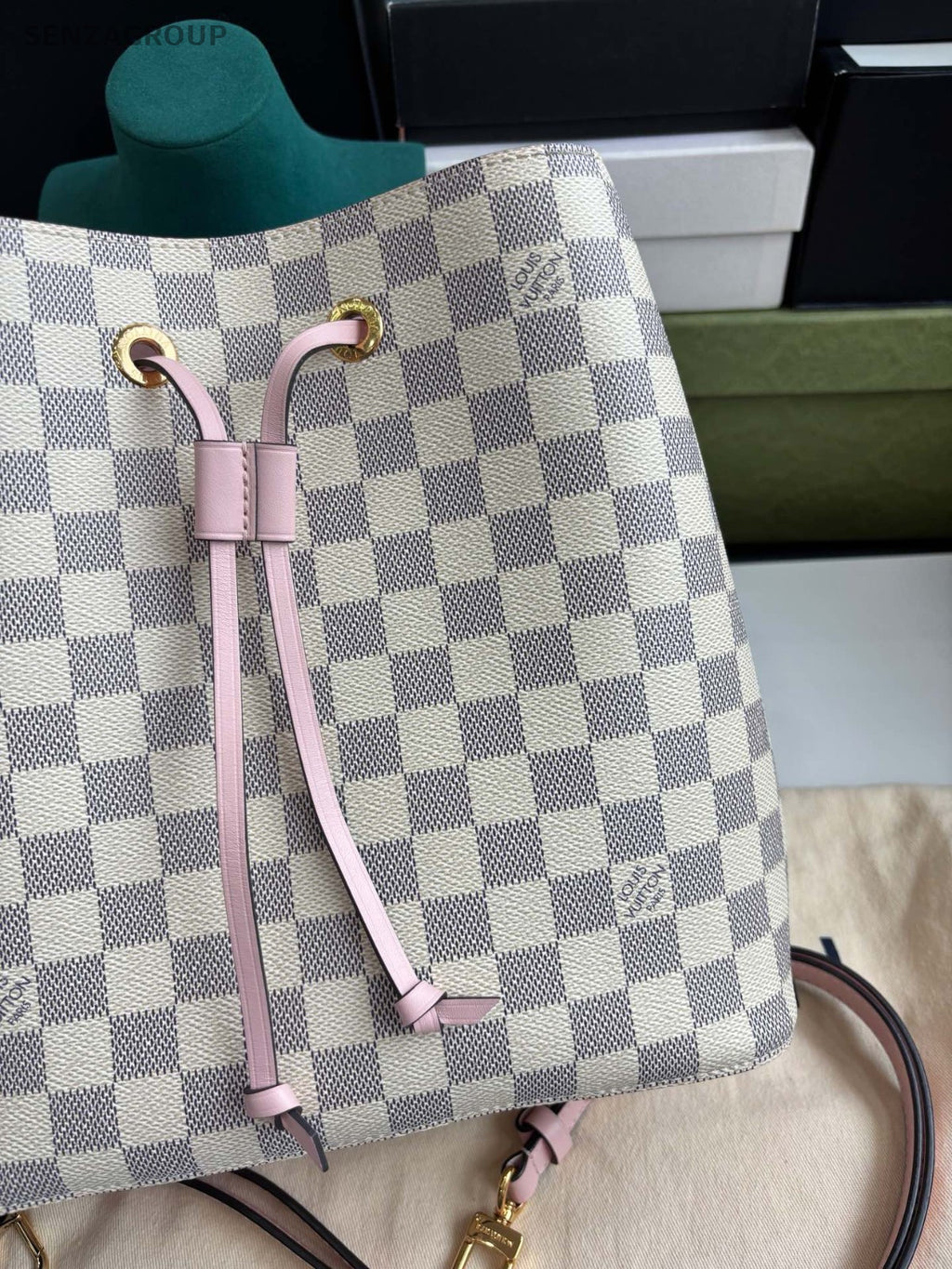 Louis Vuitton NeoNoe Damier Ebene Drastring Shoulder Handbag Women White