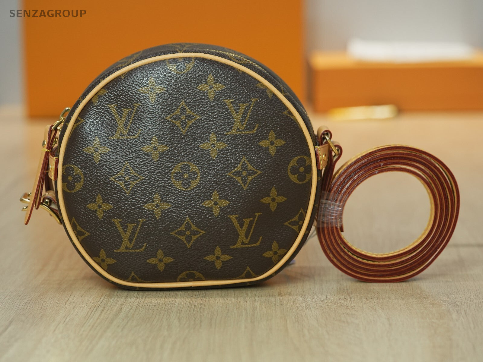 Louis Vuitton M45578 BOITE CHAPEAU SOUPLE CHIP VERSION