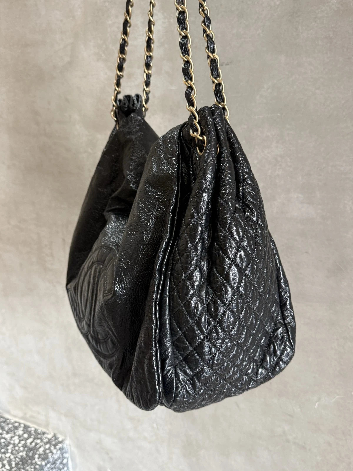 Chanel Oil Wax Chain Shoulder Bag Black Gold Hardware Women Fashion