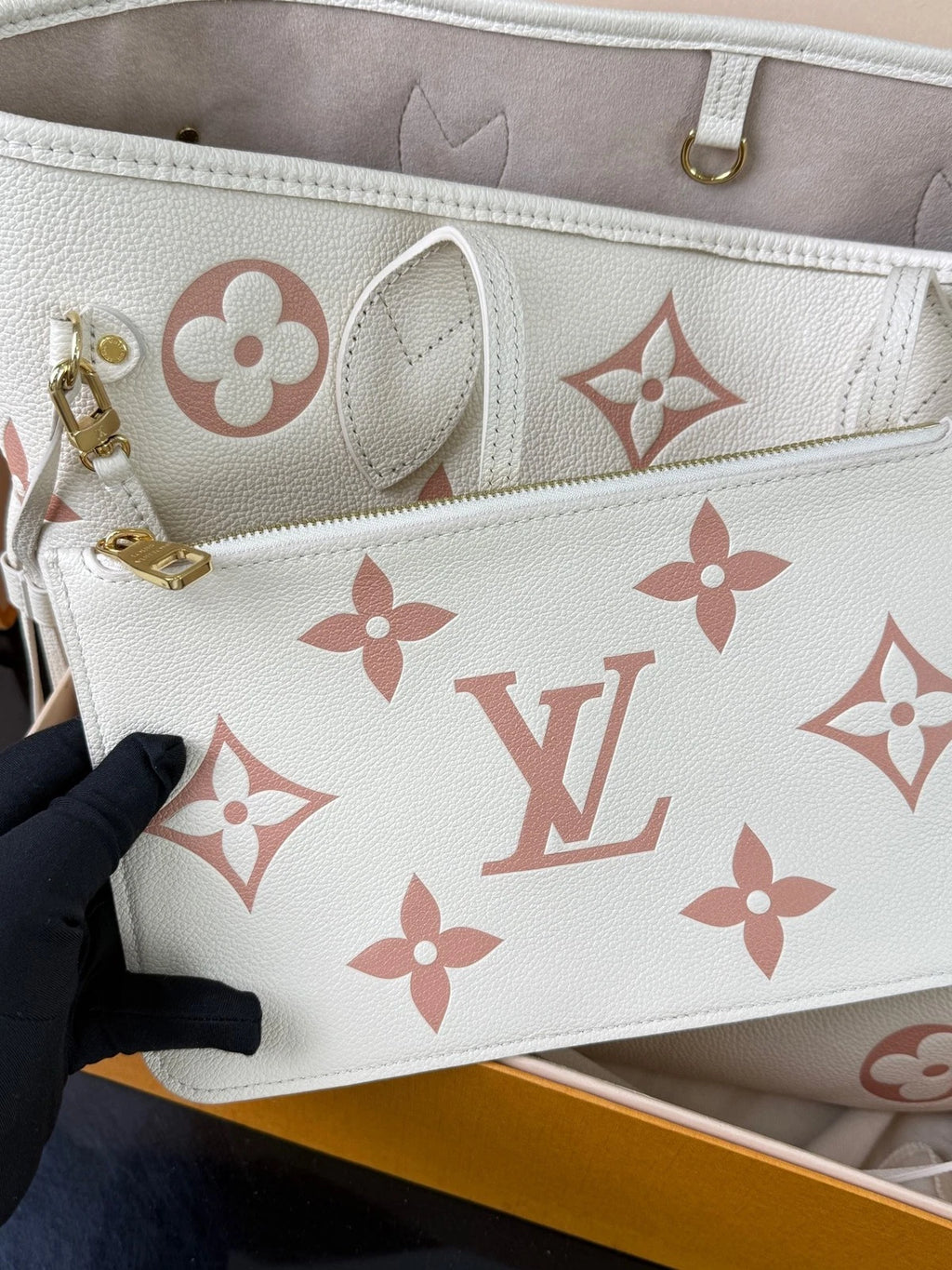 Louis Vuitton Neverfull Leather Tote Bag Excellent