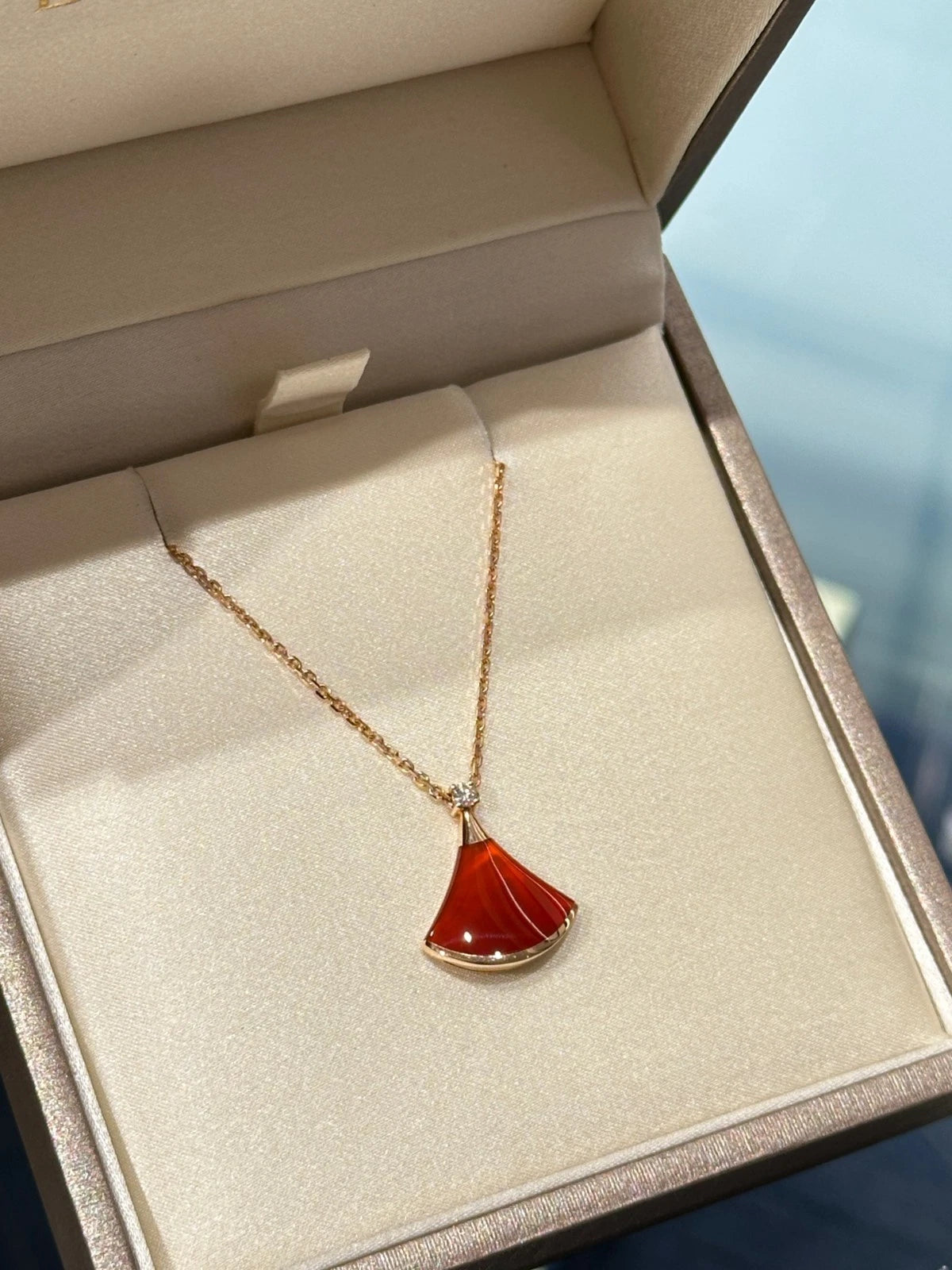 Bvlgari Divas' Dream Pendant Necklace 18K Rose Gold 1Diamond Red Carnelian