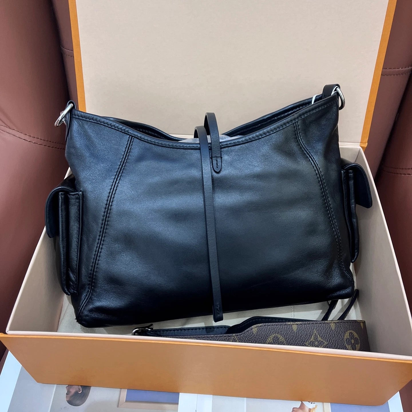 Louis Vuitton Carryall Lambskin Black Silver Shoulder Bag Crossbody Excellent