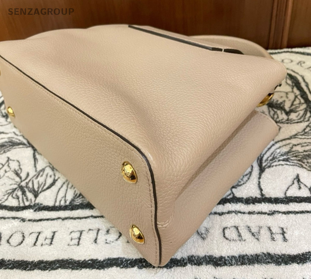 Louis Vuitton Capucines MM Top Handle Bag Crossbody Apricot Gold Women Classic