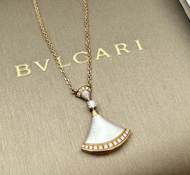 Bvlgari Divas' Dream Pendant Necklace 18K Rose Gold Diamonds Mother of Pearl