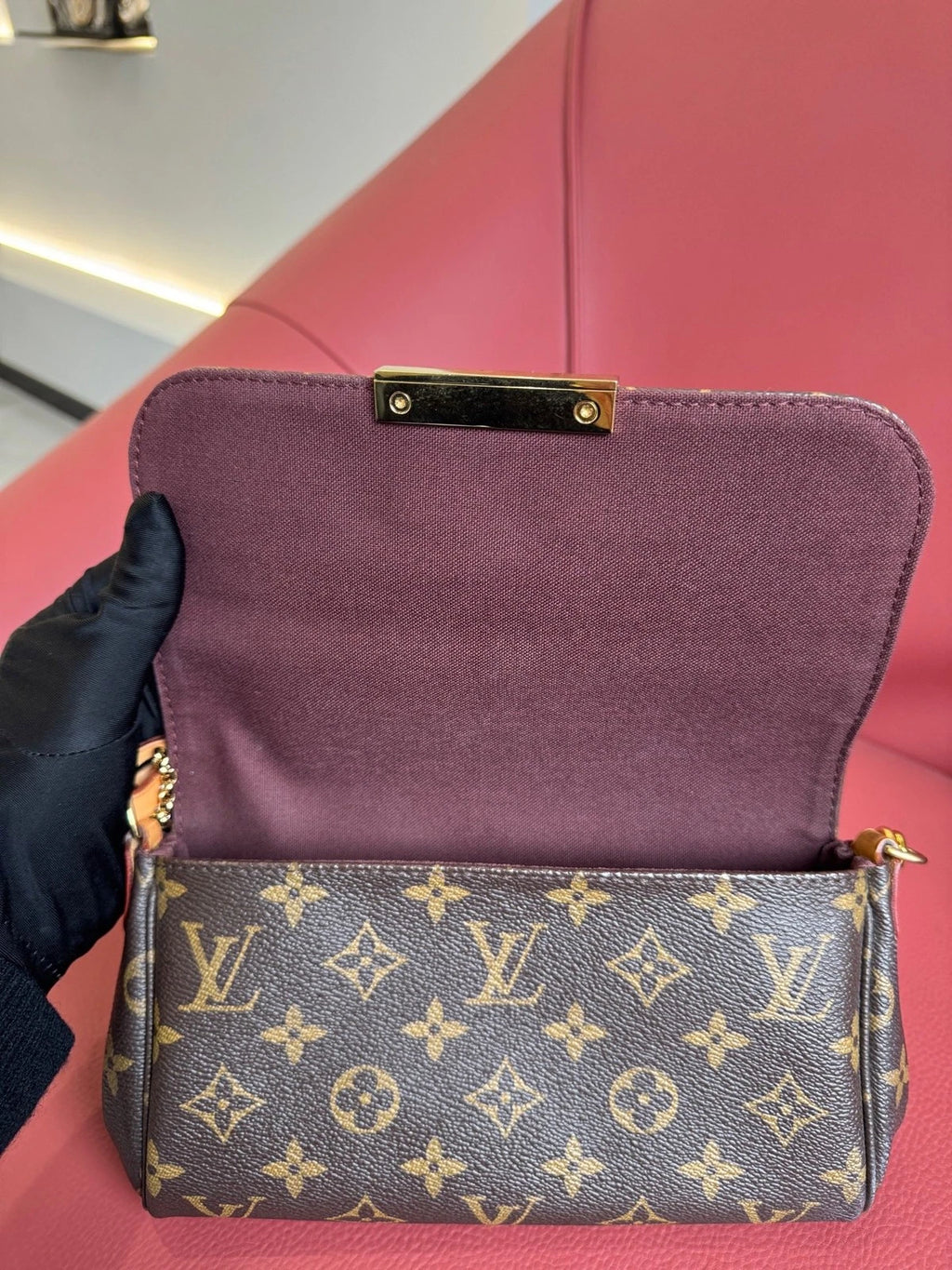 Louis Vuitton Favorite Monogram Canvas Shoulder Bag Crossbody Excellent