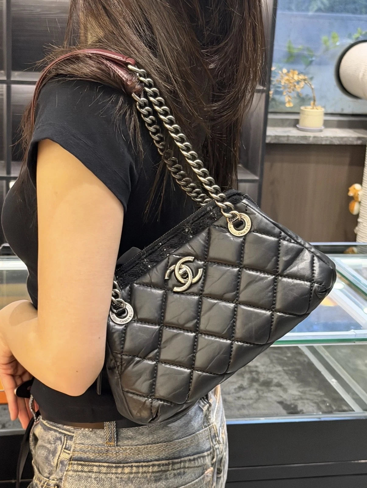Chanel Calfskin Diamond Chain Shoulder Bag Black Silver Used Women Classic