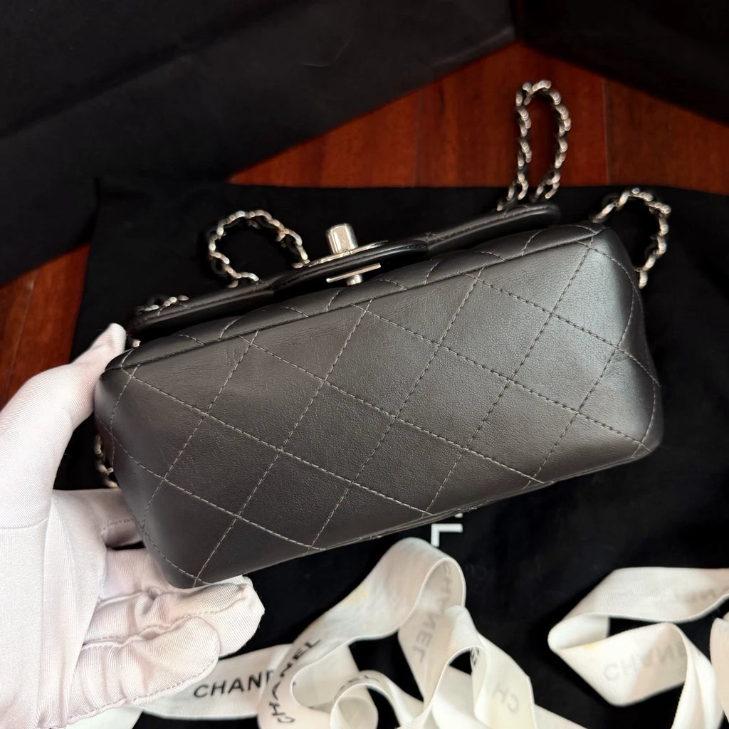 Chanel Classic Flap Lambskin Chain Crossbody Gray Silver Diamond Women Fashion