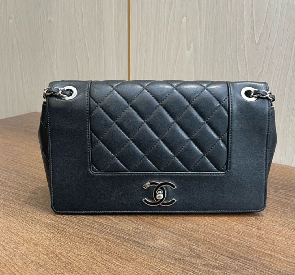 Chanel Diamond Chain Shoulder Bag Crossbody Black Silver Used Women Classic