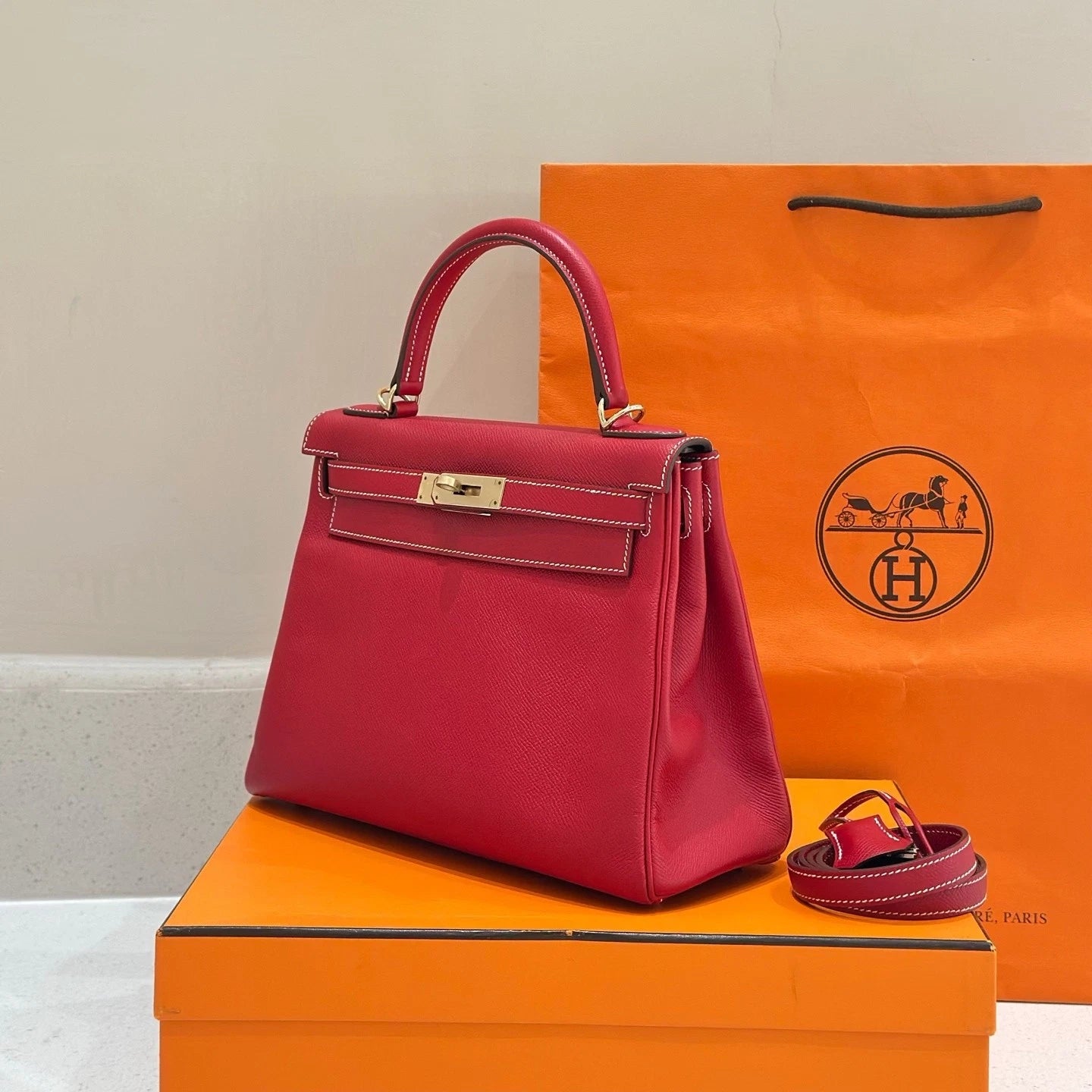 Hermes Red Gold Kelly28 Epsom Top Handle Bag For Women