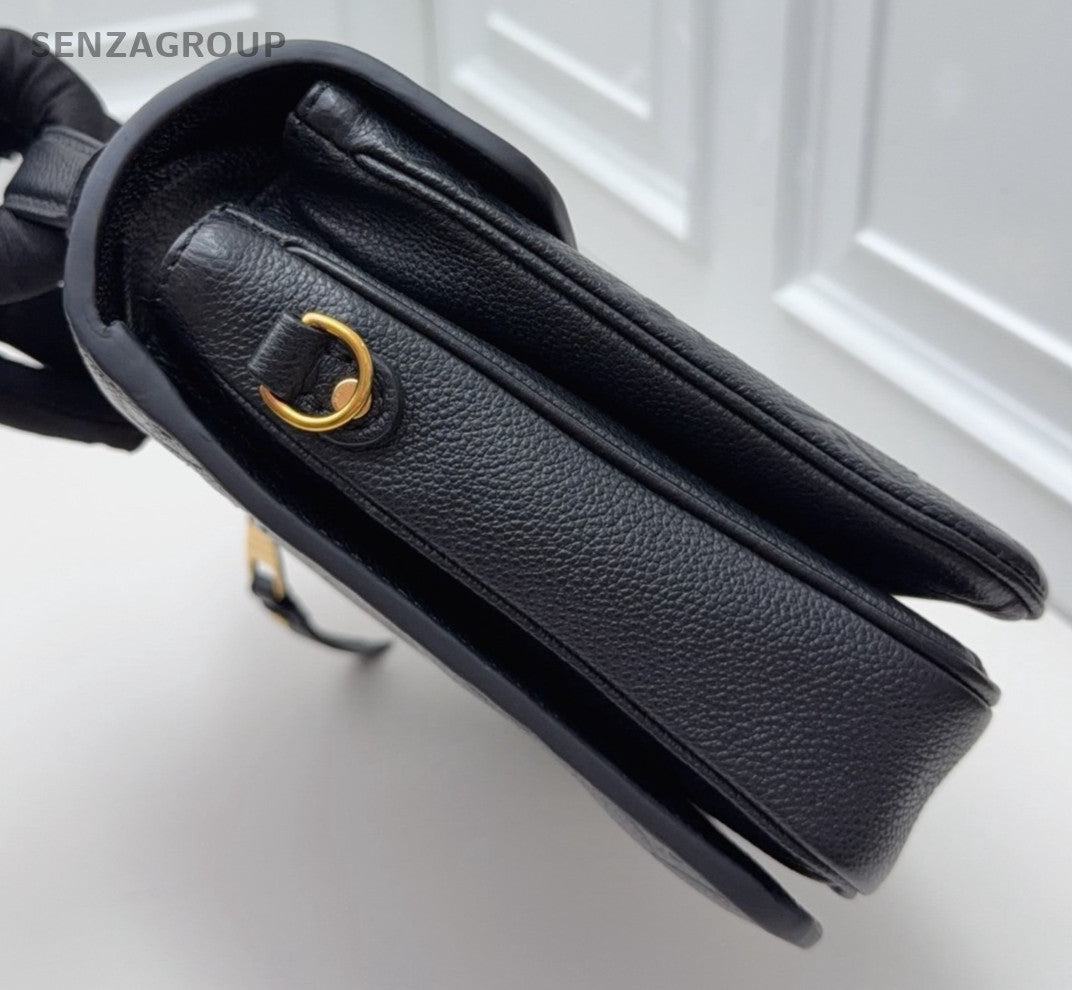 Louis Vuitton Pochette Metis Monogram Shoulder Bag Crossbody Almost Brand NEW
