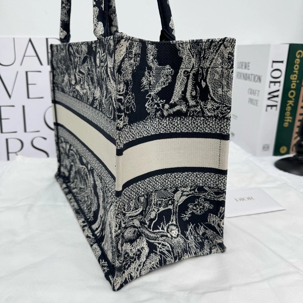 Authentic Dior Blue Zoo Medium Tote Bag With Chip For Women