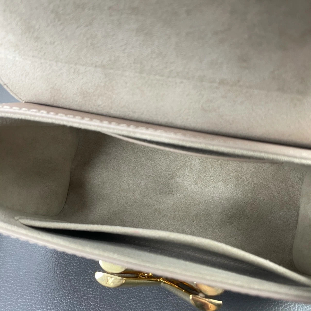 Louis Vuitton Pink Epi Leather Twist Handbag Shoulder Crossbody For Women