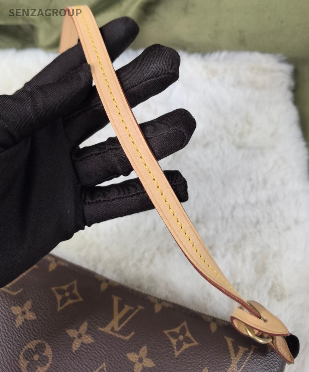 Louis Vuitton Monogram Pochette Accessories Shoulder Handbag Women Handbag