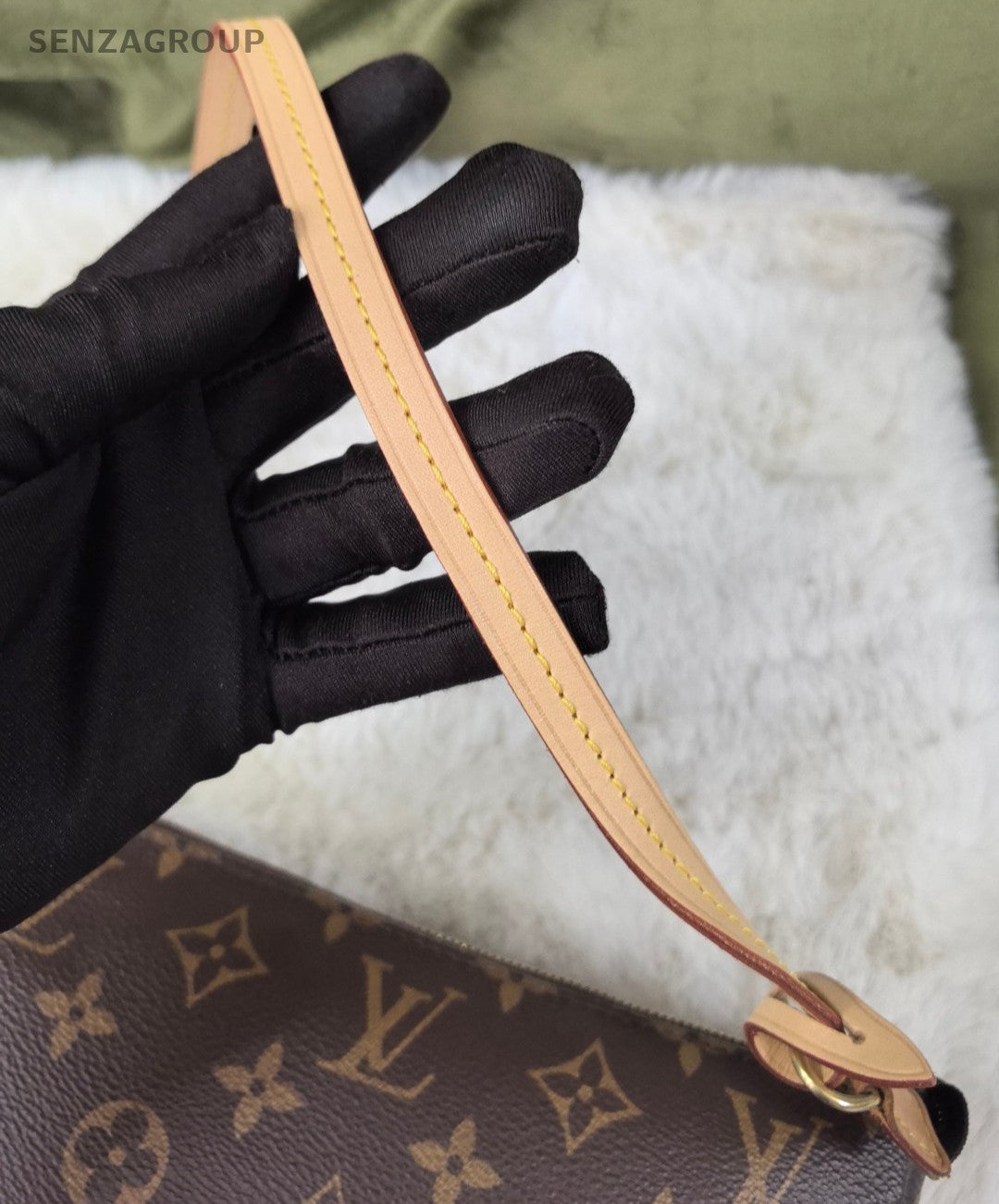 Louis Vuitton Monogram Pochette Accessories Shoulder Handbag Women Handbag