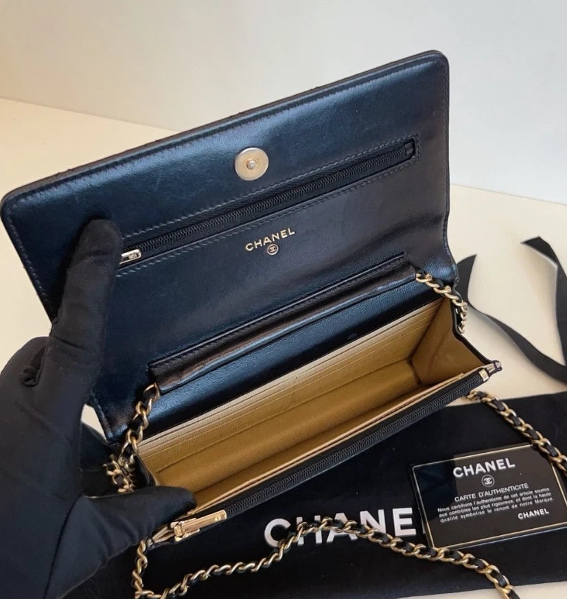 Chanel Woc Diamond Shoulder Bag Crossbody Bag Black Excellent