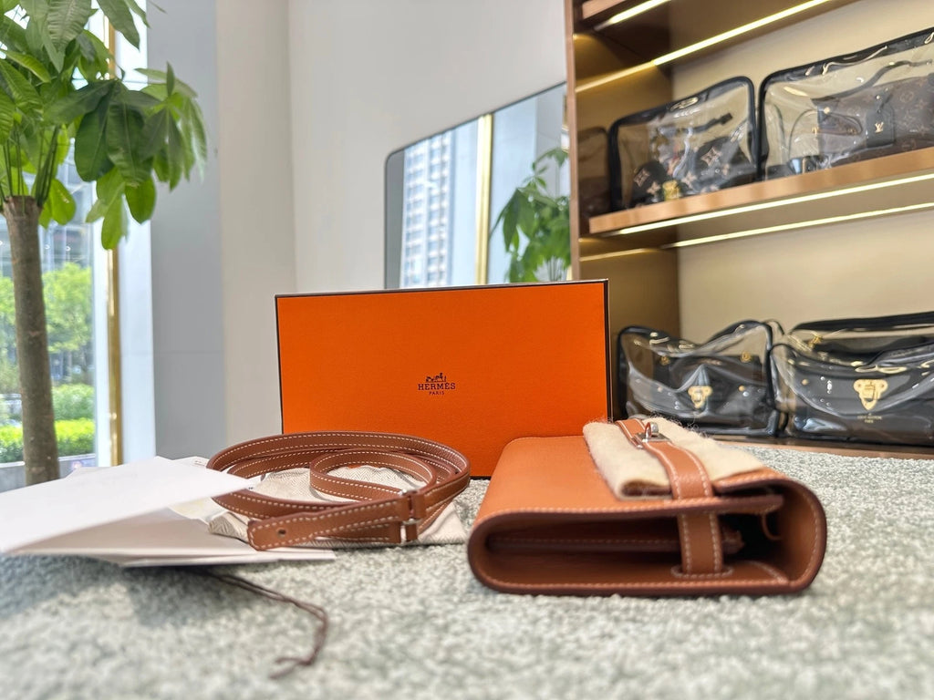 New Unused Hermes Kelly to Go Brown Togo Leather Crossbody Bag Excellent