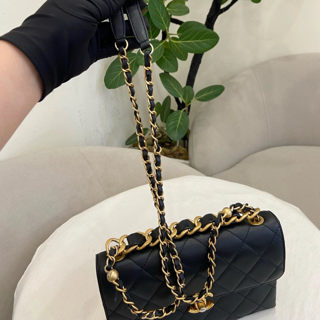Chanel Diamond Chain Shoulder Crossbody Black Gold Used Women Classic Fashion