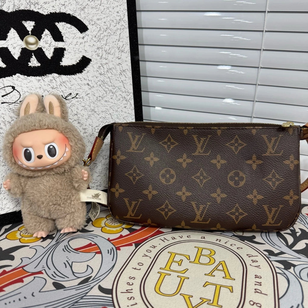 Louis Vuitton Pochette Accessoires Monogram Canvas Shoulder Bag