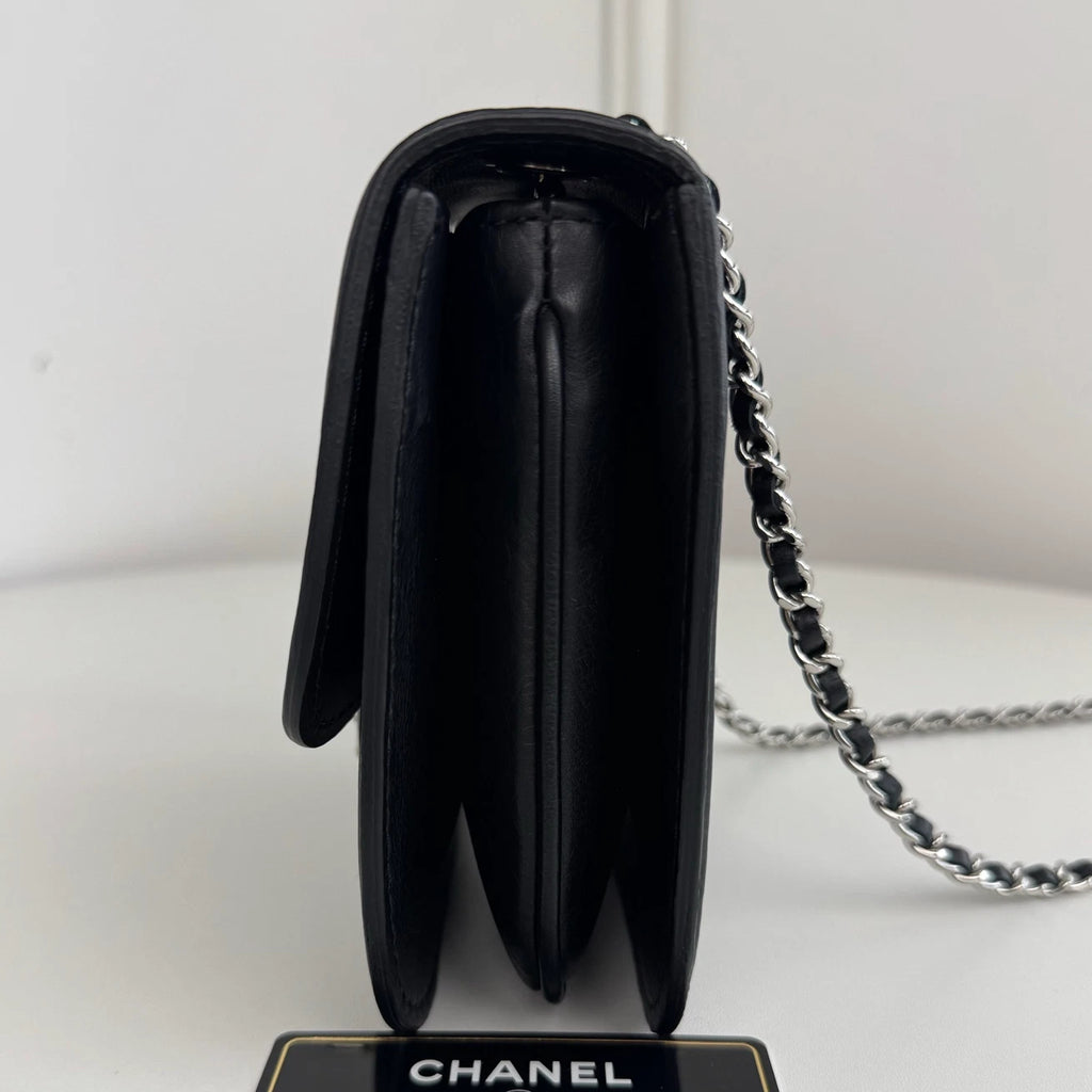 Chanel Diamond Calfskin Black Chain Shoulder Bag Crossbody Silver Hardware