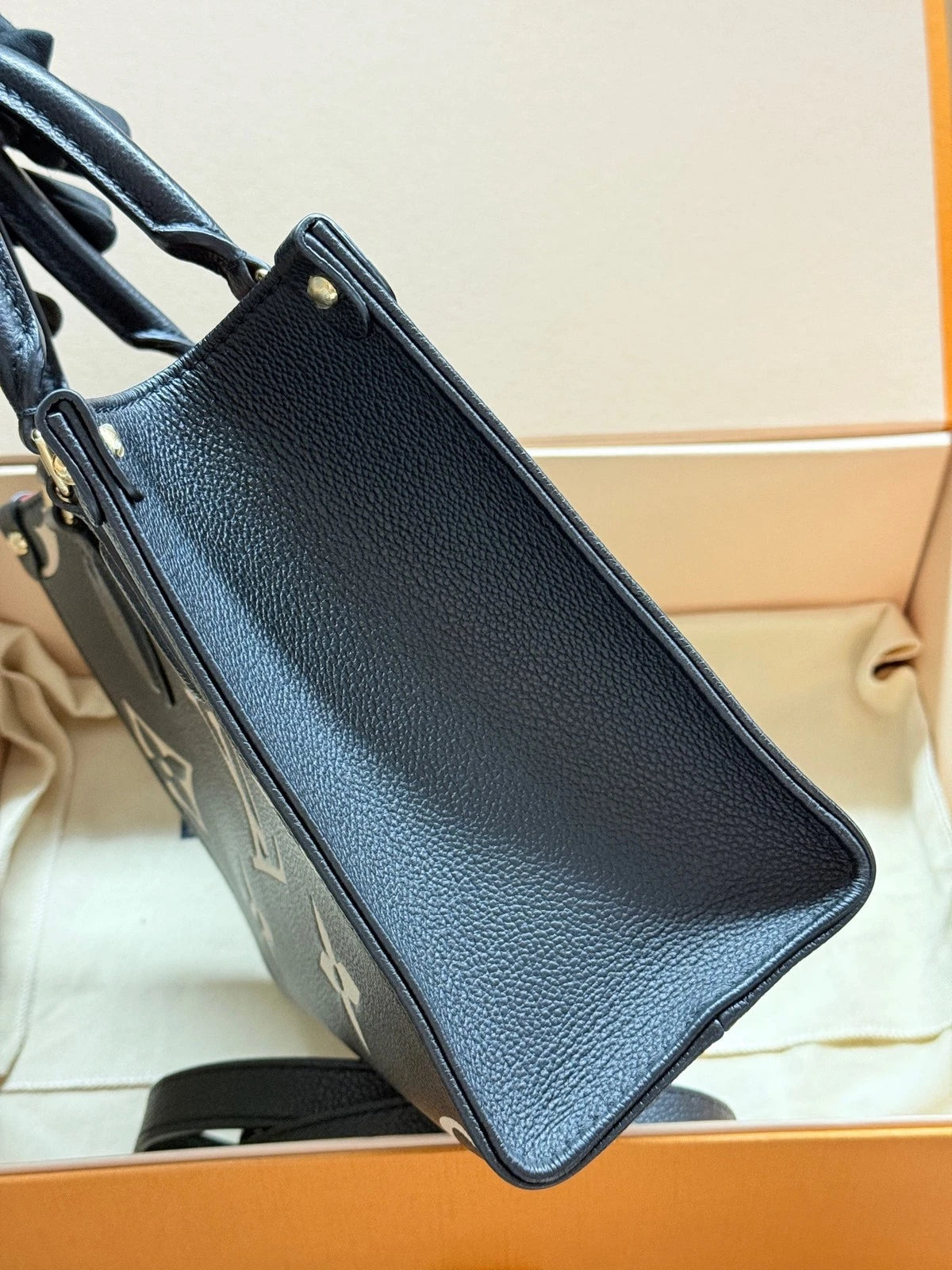 Louis Vuitton OnTheGo Leather Black White Tote Bag Excellent