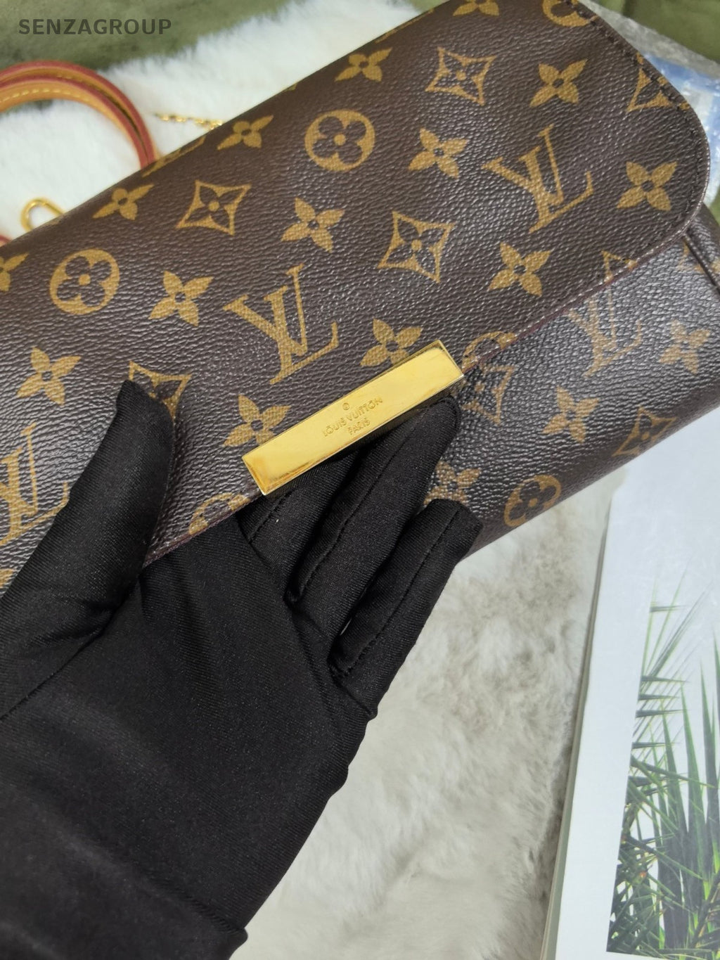 Louis Vuitton Favourite MM Monogram Chain Shoulder bag Women Crossbody
