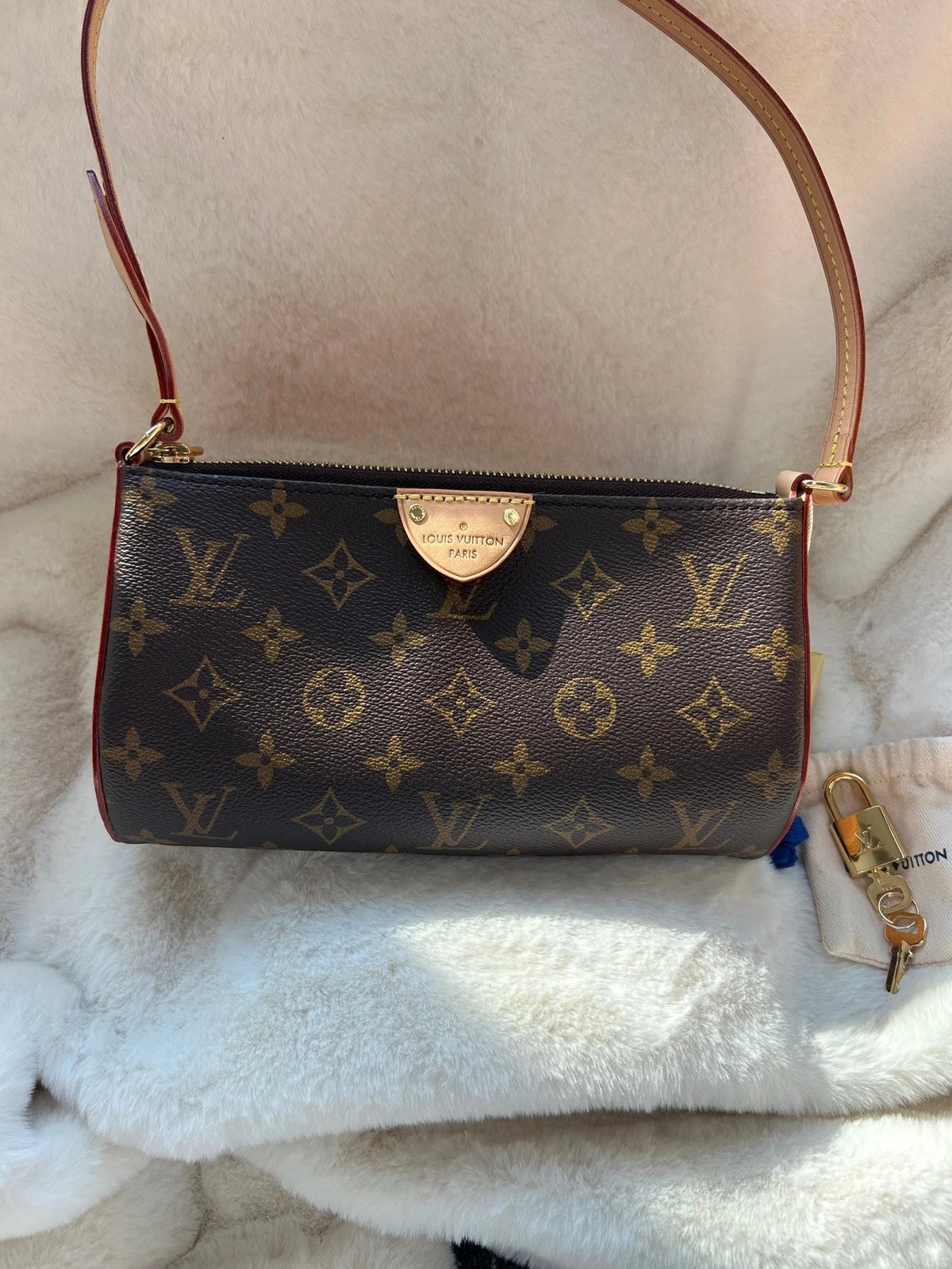 Louis Vuitton Canvas Lock Mahjong Shoulder Handbag For Women