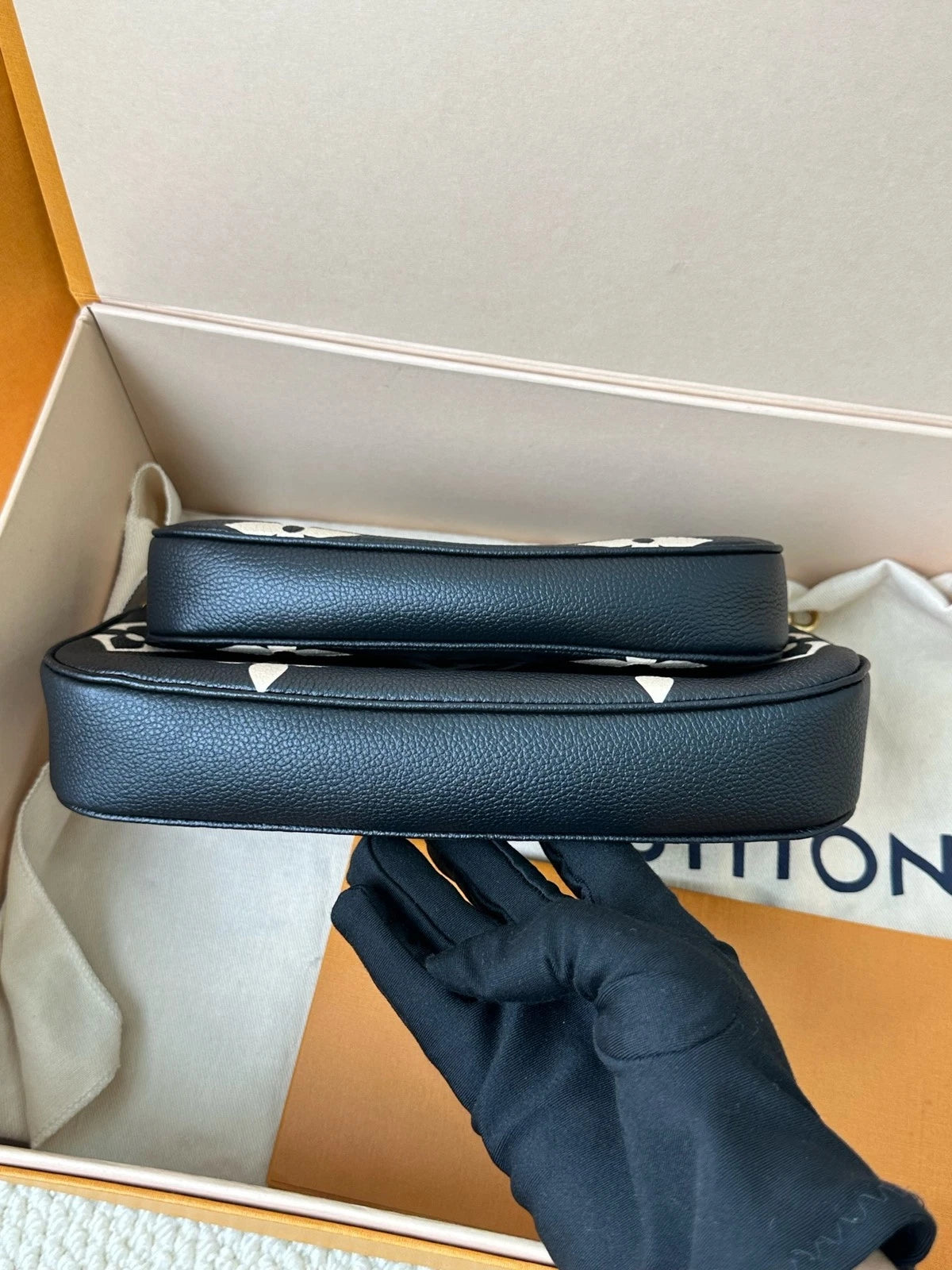 Louis Vuitton Multi Pochette Accessoires Black White Monogram Crossbody