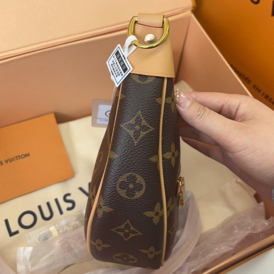 Louis Vuitton Monogram Pochette Accessoires Brown Gold Women's Classic Bag