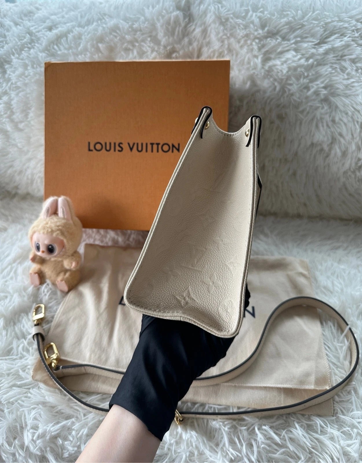 Louis Vuitton OnTheGo PM Leather Tote Bag Excellent