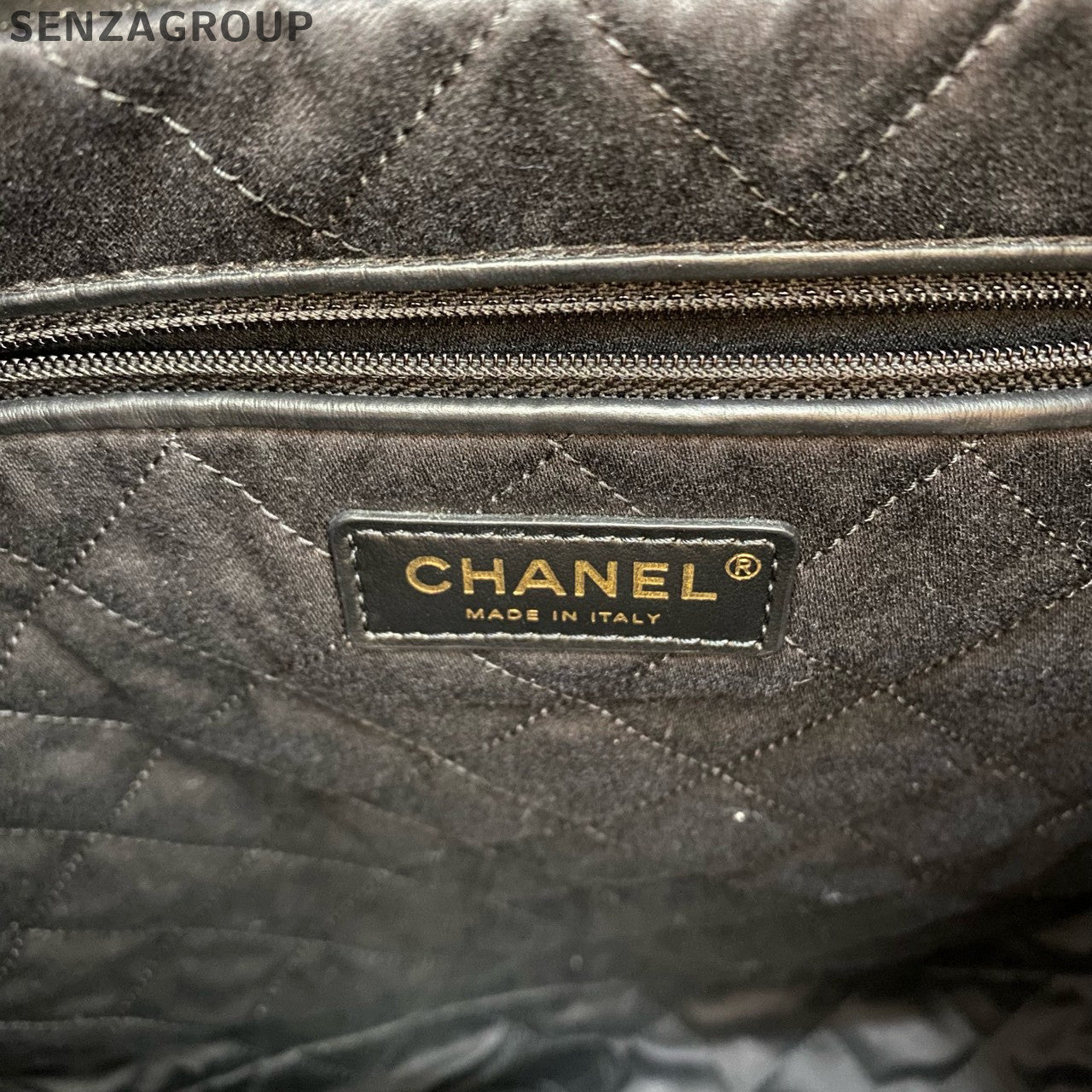 Chanel Black Gold Medium 22 Bag Chain Shoulder Bag Quilted Classic