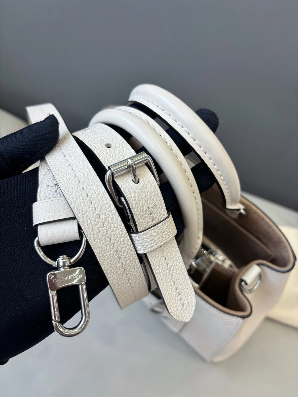Louis Vuitton Marelle Epi White Silver Crossbody Top Handle Excellent