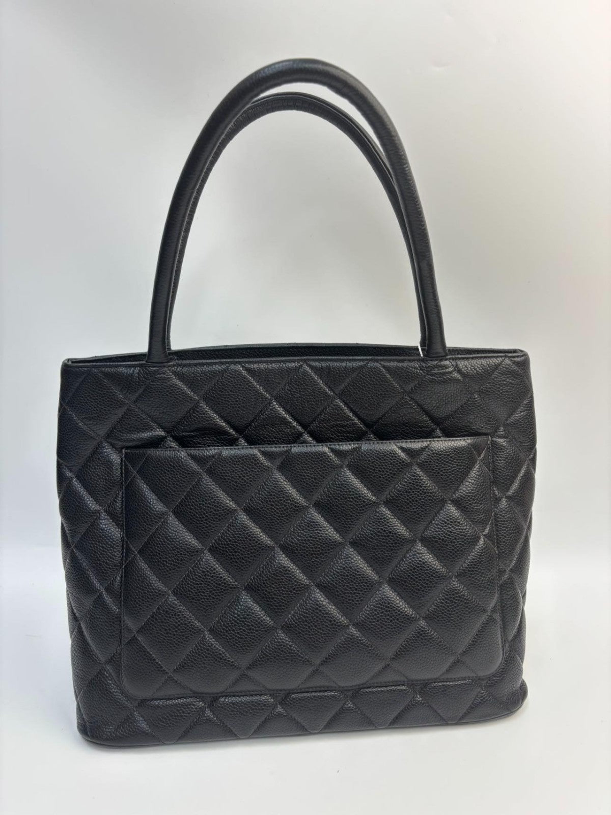 SJ0001 CHANEL Hilton golden coin