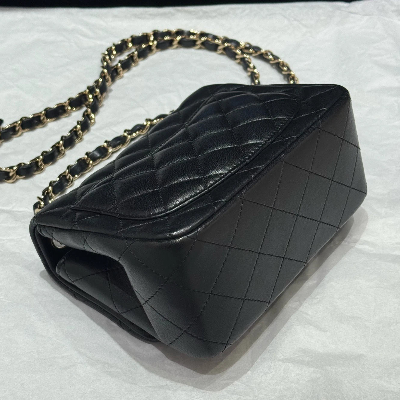 Chanel Classic Flap Chain Lambskin Shoulder Crossbody Black Gold Women Fashion