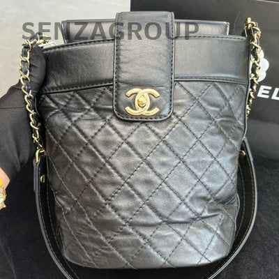 Chanel Black Gold Quilted Bucket Bag Women's Fashion Shoulder Crossbody