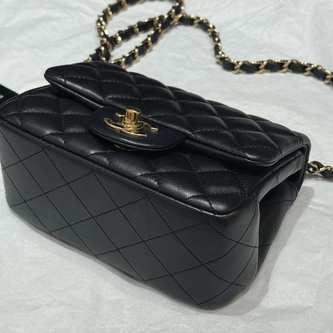 Chanel Classic Flap Chain Lambskin Shoulder Crossbody Black Gold Women Fashion