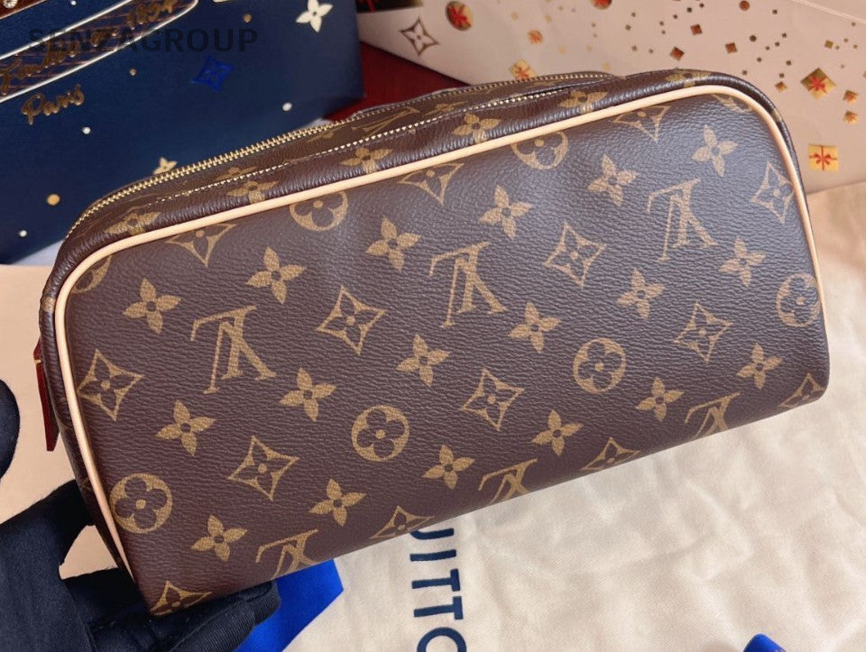 Louis Vuitton Dopp Kit Monogram Handbag Toiletry bag Brown Almost Brand NEW